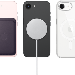 iPhone dix-sept-e, face arrière, rose pâle, auquel est apposé un portefeuille à tissage fin avec MagSafe, iPhone dix-sept-e, face arrière, noir, auquel est fixé un chargeur MagSafe, iPhone dix-sept-e, face arrière, blanc, auquel est fixé un étui transparent avec MagSafe